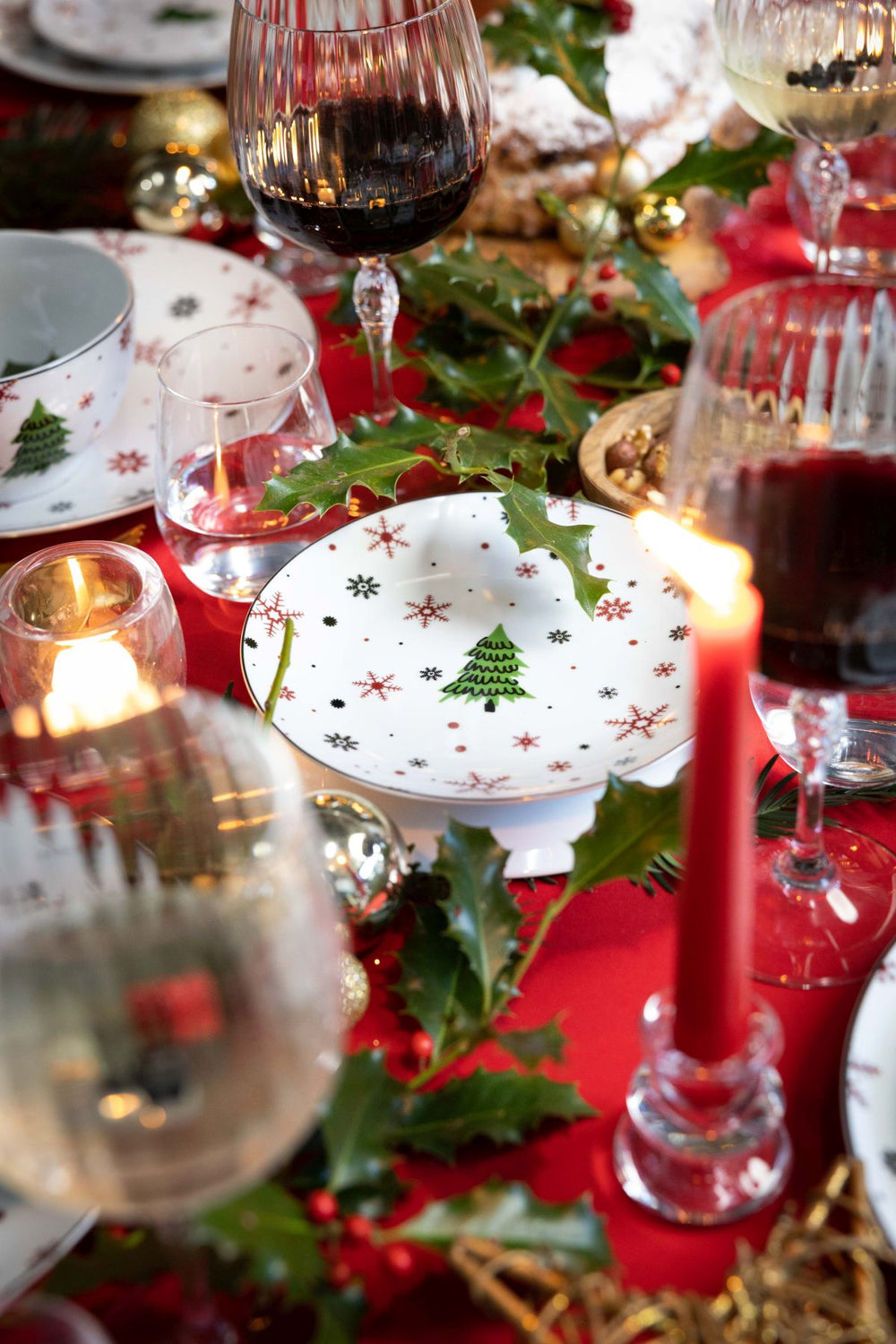 Cookinglife Serviesset - Kerstservies - Porselein - Rood 18-delig / 6 personen - 6 dinerborden, 6 ontbijtborden & 6 kommen