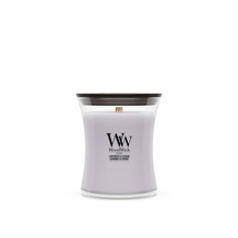WoodWick Geurkaars Medium Lavender & Cedar - 11 cm / ø 10 cm - Geurkaars in Glas - Houten Lont