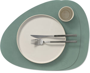 LIND DNA Placemats Nupo - Leer - Pastel Green - Curved - Afwasbaar - 44 x 37 cm - 2 Stuks