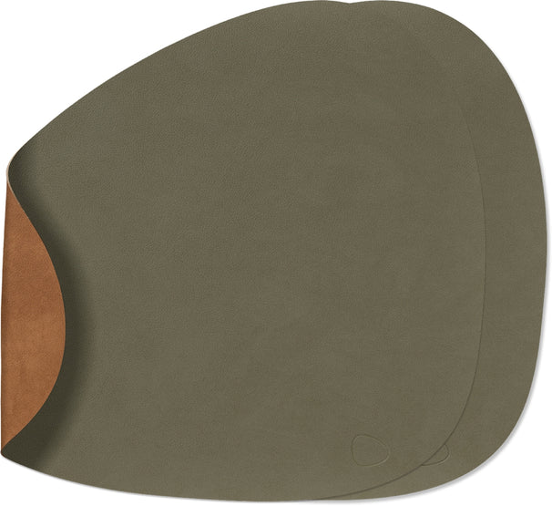 LIND DNA Placemats Nupo - Leer - Army Green / Nature - Curved - dubbelzijdig - Afwasbaar - 44 x 37 cm - 2 Stuks