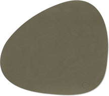 LIND DNA Placemats Nupo - Leer - Army Green - Curved - Afwasbaar - 44 x 37 cm - 2 Stuks