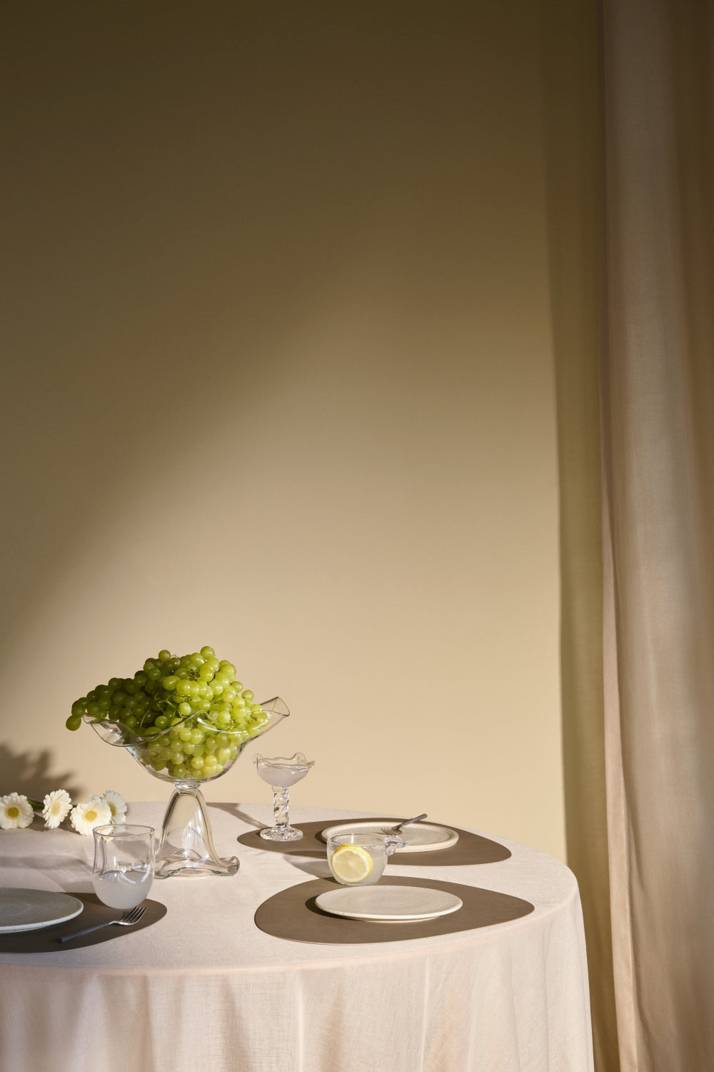 LIND DNA Placemats Nupo - Leer - Flint Grey - Curved - Afwasbaar - 44 x 37 cm - 2 Stuks