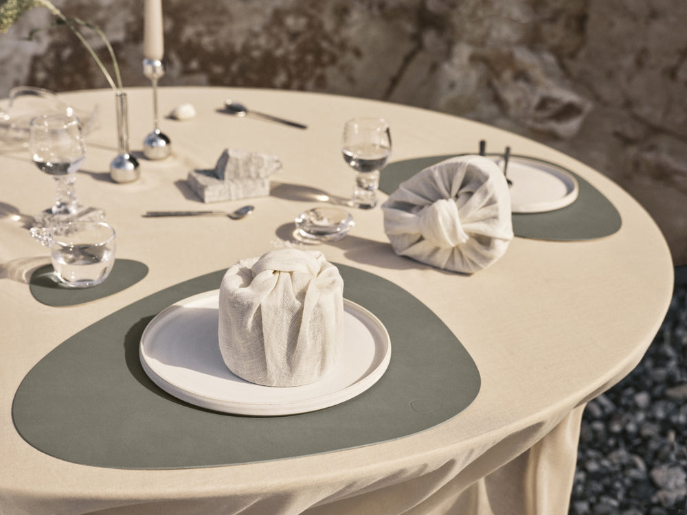 LIND DNA Placemats Nupo - Leer - Flint Grey - Curved - Afwasbaar - 44 x 37 cm - 2 Stuks