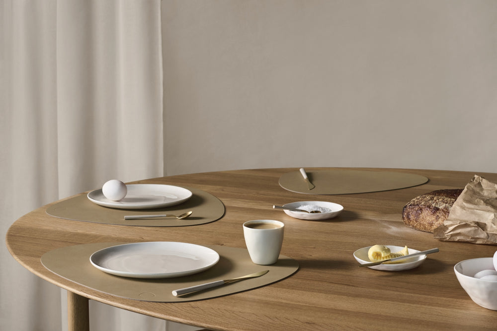 LIND DNA Placemats Nupo - Leer - Khaki - Curved - Afwasbaar - 44 x 37 cm - 2 Stuks