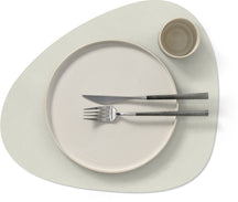 LIND DNA Placemats Nupo - Leer - Linen - Curved - Afwasbaar - 44 x 37 cm - 2 Stuks