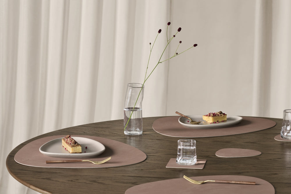 LIND DNA Placemats Nupo - Leer - Old Rose - Curved - Afwasbaar - 44 x 37 cm - 2 Stuks