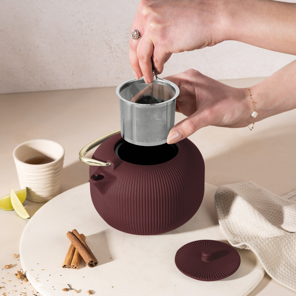 BerlingerHaus Theepot met RVS Filter - Gietijzer Mat Bordeaux - 1 Liter