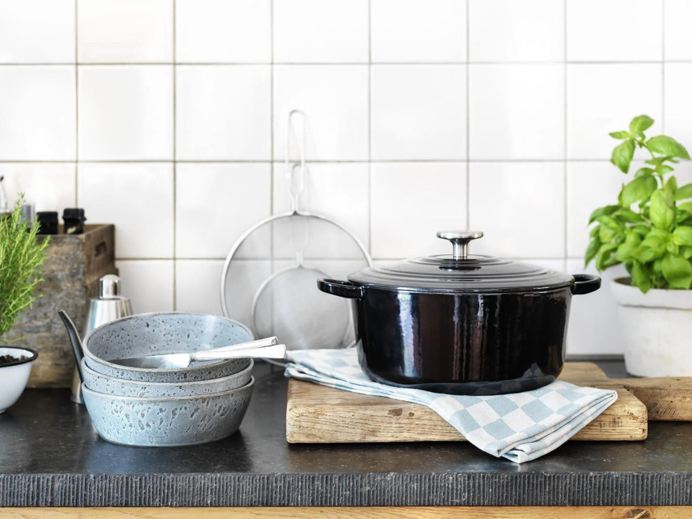 BK Braadpan Bourgogne Jet Black Gietijzer ø 24 cm / 4.2 liter - geëmailleerde anti-aanbaklaag