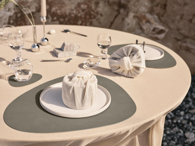 LIND DNA Curved Placemats