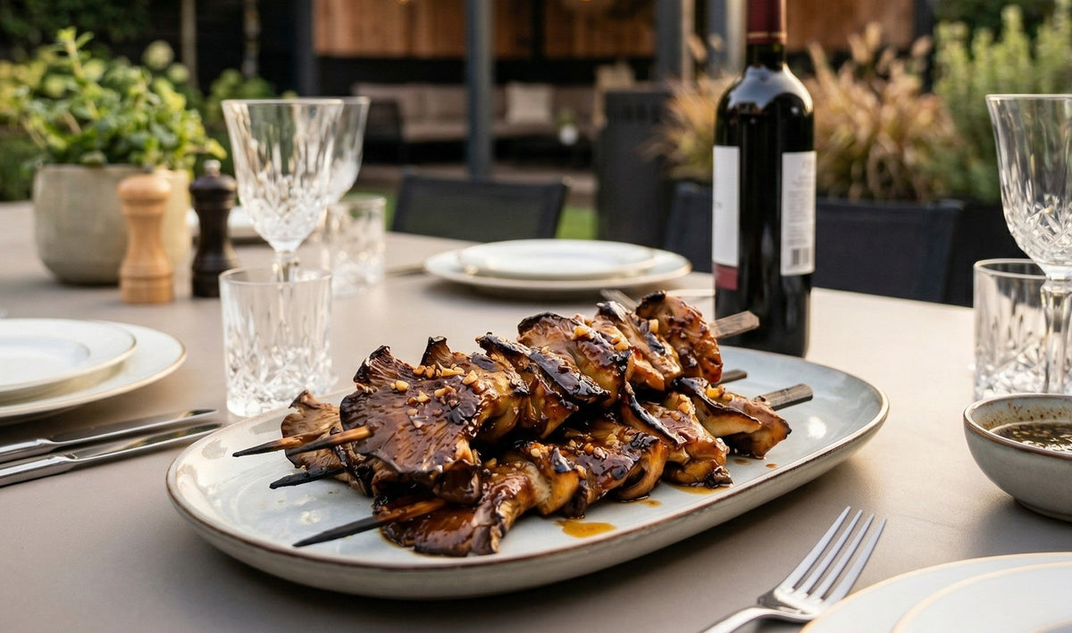 Umami-gedreven, sappig van binnen en licht gekaramelliseerd van buiten. De perfecte BBQ-vegetarische spies