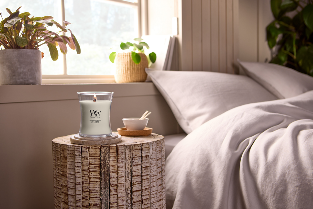 WoodWick Geurkaars Medium Tonka & Almond Milk - 11 cm / ø 10 cm - Geurkaars in Glas - Houten Lont