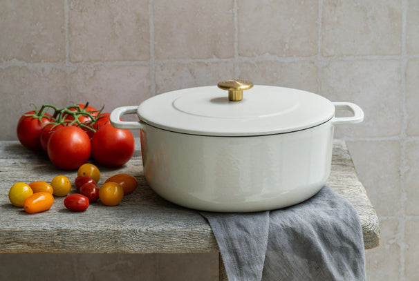 Combekk Braadpan met deksel Gietijzer Sand ø 24 cm / 3.8 Liter - geëmailleerde anti-aanbaklaag