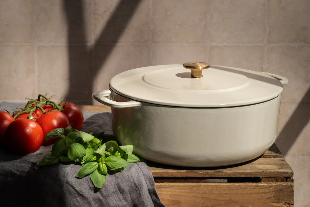 Combekk Braadpan met deksel Gietijzer Sand ø 28 cm / 5.3 Liter - sfeerbeeld 1