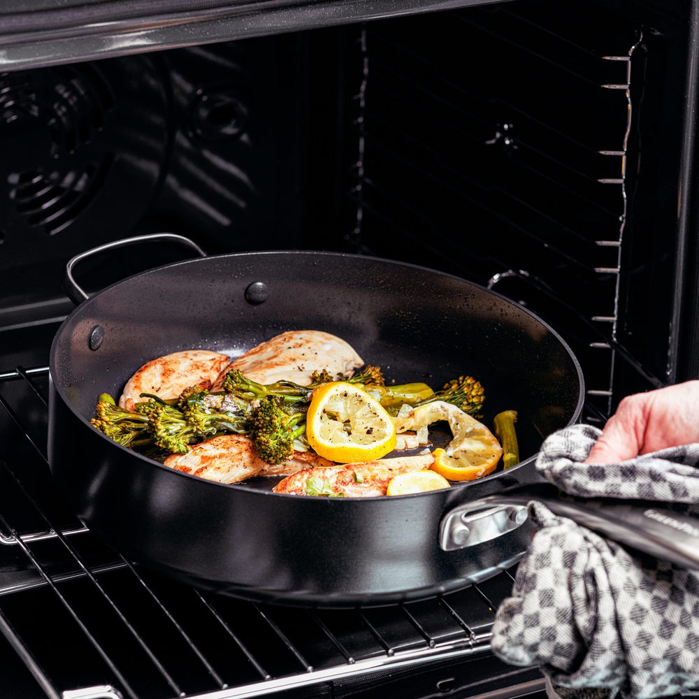 GreenPan Hapjespan met deksel Copenhagen Zwart ø 28 cm / 4.3 Liter - sfeerbeeld 6