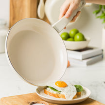 GreenPan Koekenpan Essence Pro Clay ø 24 cm - sfeerbeeld 3