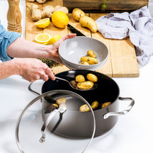 GreenPan Kookpan Copenhagen Zwart ø 24 cm / 5.2 Liter - sfeerbeeld 4