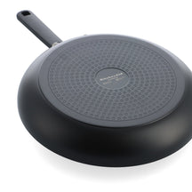 KitchenAid Koekenpan Aluminium Mat Zwart ø 20 cm - onderaanzicht