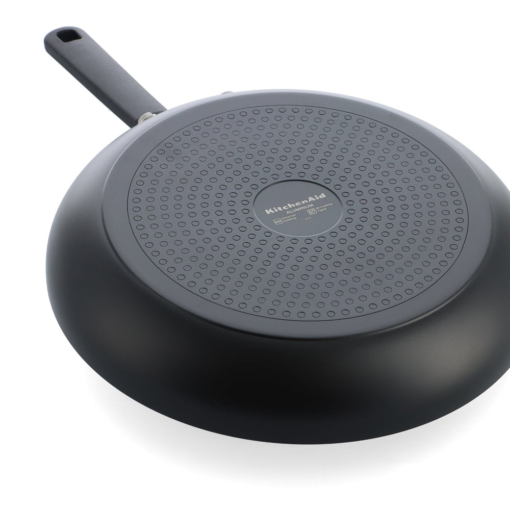 KitchenAid Koekenpan Aluminium Mat Zwart ø 30 cm - onderaanzicht