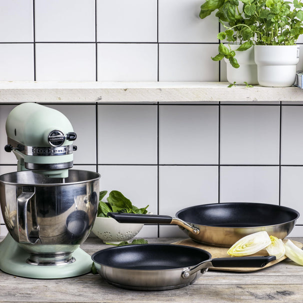 KitchenAid Koekenpannenset Classic RVS 2-delig - ø 24 & 28 cm - keramische anti-aanbaklaag