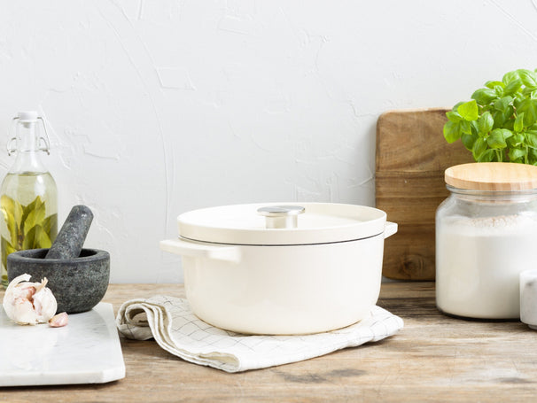 KitchenAid Braadpan Cast Iron Cream ø 22 cm / 3.3 Liter - geëmailleerde anti-aanbaklaag