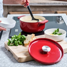KitchenAid Braadpan Gietijzer Empire Red ø 22 cm / 3.3 Liter - sfeerbeeld 1