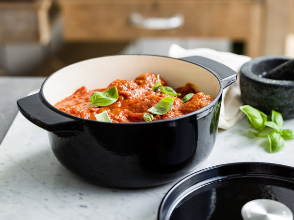 KitchenAid Braadpan Cast Iron Onyx Black ø 22 cm / 3.3 Liter - geëmailleerde anti-aanbaklaag
