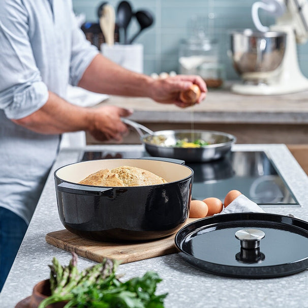 KitchenAid Braadpan Cast Iron Onyx Black ø 26 cm / 5.2 Liter - geëmailleerde anti-aanbaklaag