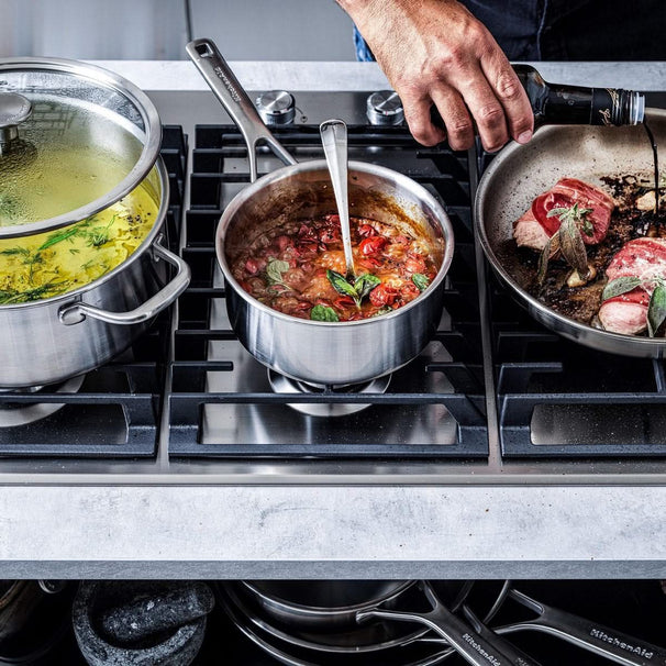 KitchenAid Steelpan Tri-Ply RVS ø 18 cm / 2.1 Liter - met deksel - zonder anti-aanbaklaag