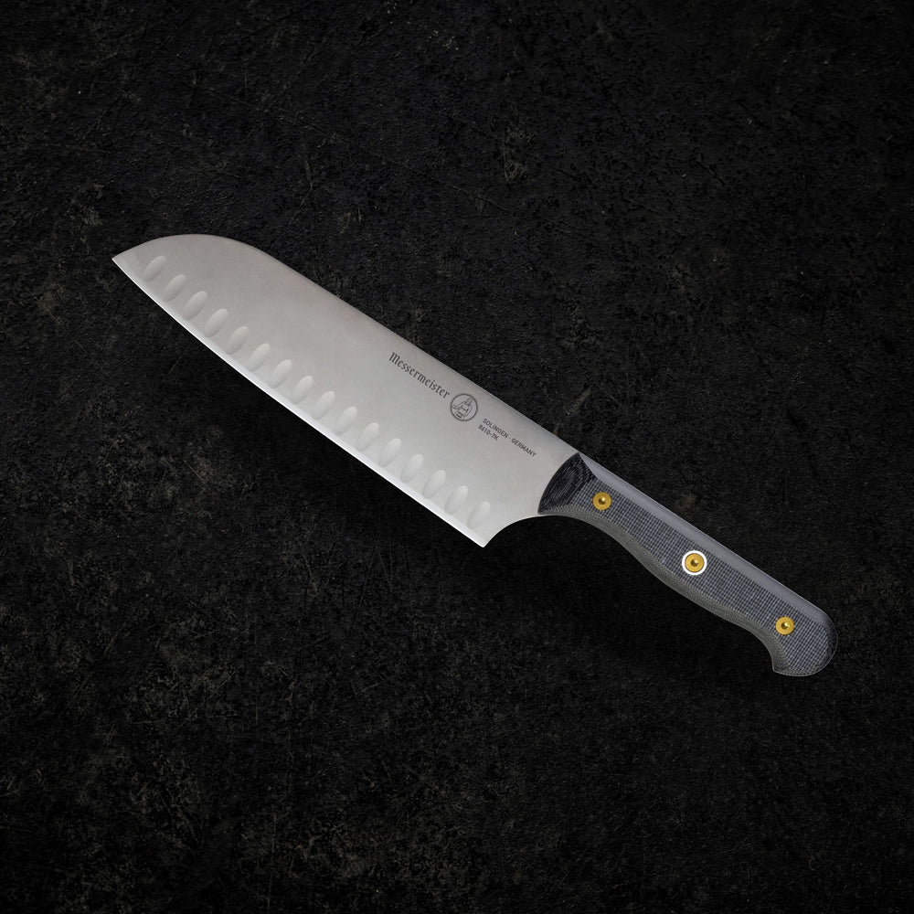 Messermeister Santokumes met Kuiltjes Custom 18 cm - sfeerbeeld 1