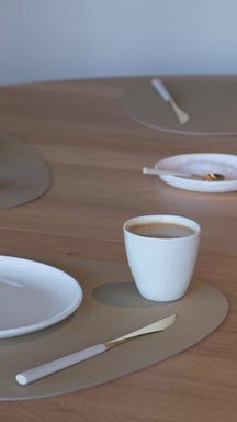 LIND DNA Placemats Nupo - Leer - Khaki - Curved - Afwasbaar - 44 x 37 cm - 2 Stuks