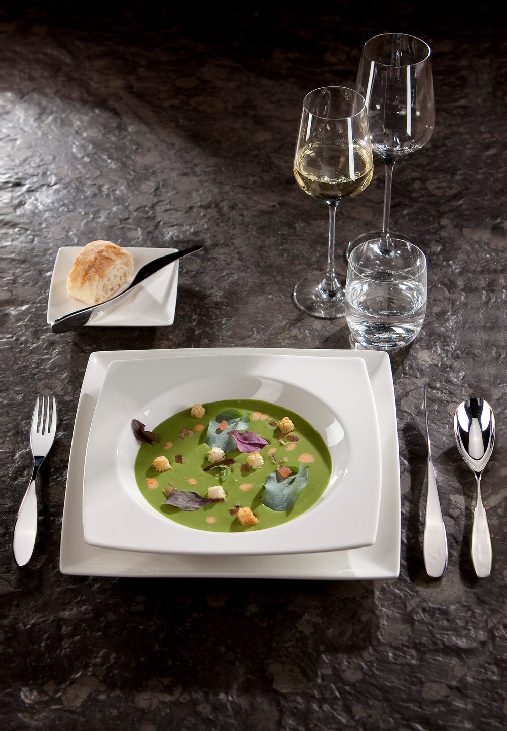 BonBistro Serviesset Yong Squito - Wit 12-delig / 4 personen - 4 dinerborden, 4 ontbijtborden en 4 kommen
